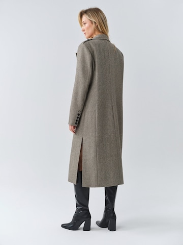 Cappotto di mezza stagione di MB by Marta Buzolic in beige
