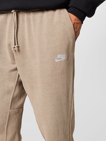 Nike Sportswear Tapered Broek in Groen