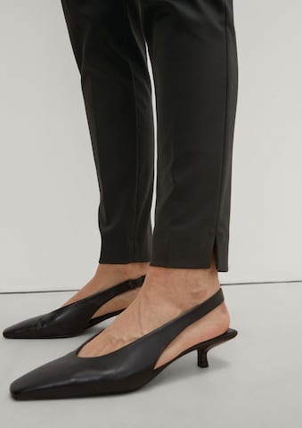 Slimfit Pantaloni di COMMA in nero