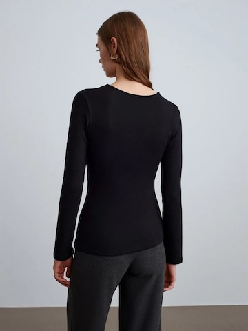 Maglietta di Dilvin in nero