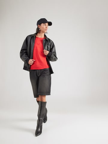 Tricou 'Cathrina' de la LIEBLINGSSTÜCK pe roșu