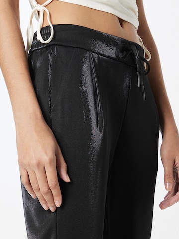 regular Pantaloni con pieghe 'SIAEVA' di VERO MODA in nero