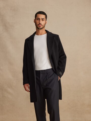 DAN FOX APPAREL Between-Seasons Coat 'Frederik' in Black: front