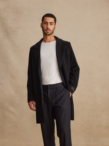 DAN FOX APPAREL Between-seasons coat 'Frederik' in Black: front