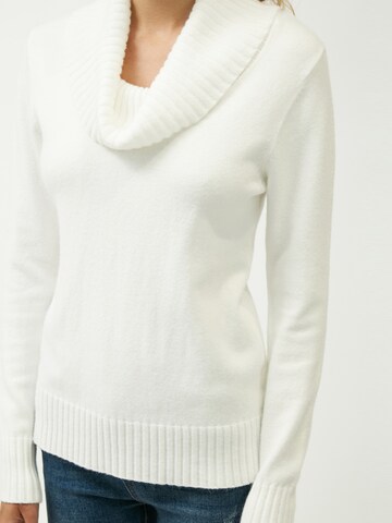 Influencer Sweater in White