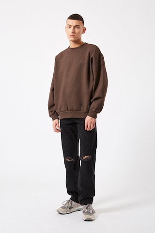 Dr. Denim Sweatshirt 'Justus' i brun: forside