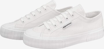 Baskets basses 'Lena Gercke' SUPERGA en blanc