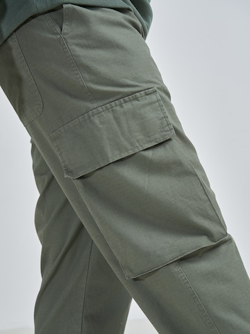 ABOUT YOU x Swalina&Linus Regular Cargo trousers 'Marlo' in Green