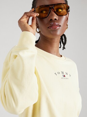 Tommy Jeans Sweatshirt 'Essential' in Yellow