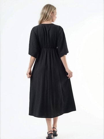 Busem Midi Kleid in Schwarz