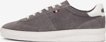 COX Sneakers in Grey: front