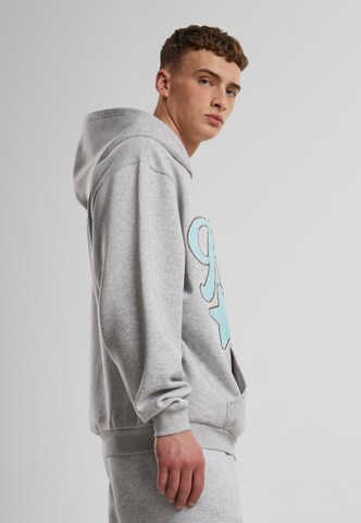 Karl Kani Sweatshirt in Grey