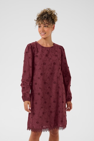 Rochie de la Cream pe roșu: față