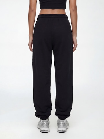 V!BE STUD!OS Конический (Tapered) Штаны в Черный