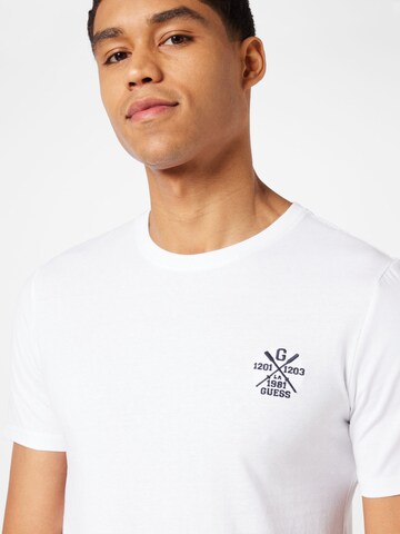 GUESS Bluser & t-shirts 'RADIY' i hvid