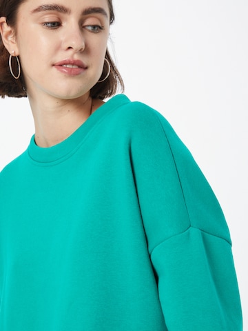 PIECES Sweatshirt 'Chilli' in Green