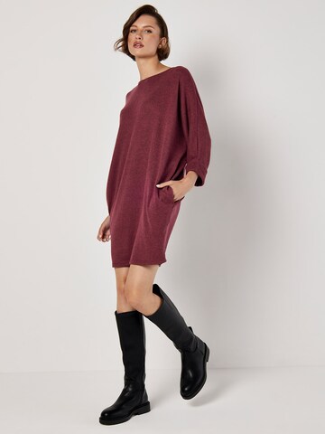 Robe Apricot en rouge