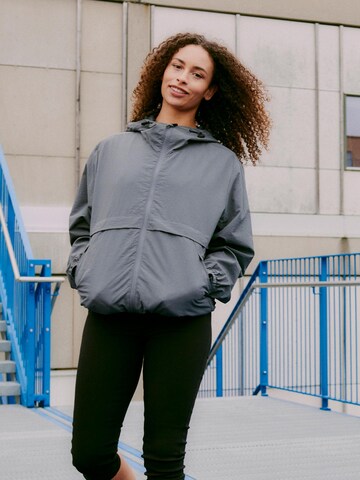 Oxmo Between-Season Jacket in Grey