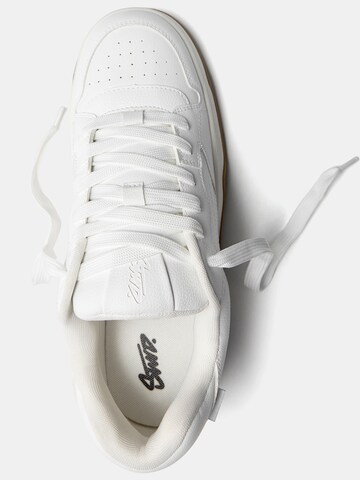 Pull&Bear Låg sneaker i vit