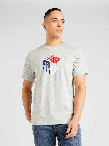 T-Shirt 'Essentials Explorer' new balance en gris : devant