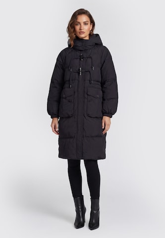 faina Winter Coat in Black: front