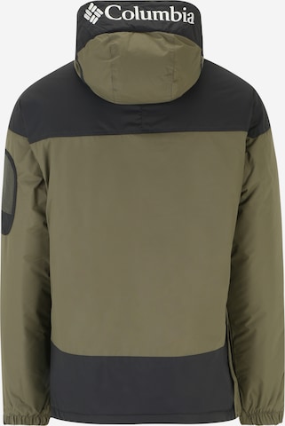 COLUMBIA - Ajuste regular Chaqueta de montaña en verde