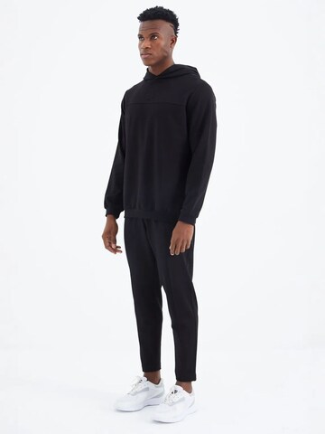 Completo per l'allenamento 'Aktive Sets' di Tommy Life in nero