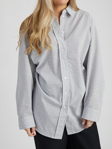 Peppercorn - Blusa 'Sutton' em cinzento