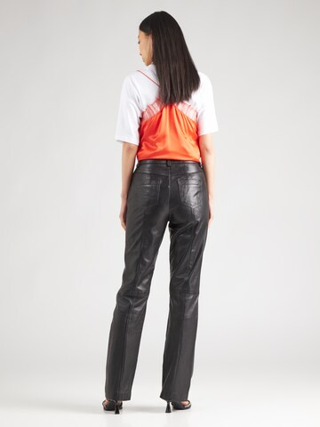 Regular Pantaloni de la REMAIN pe negru