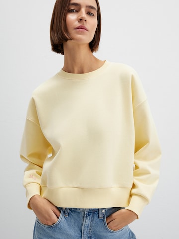 Mavi Sweatshirt i gul: framsida