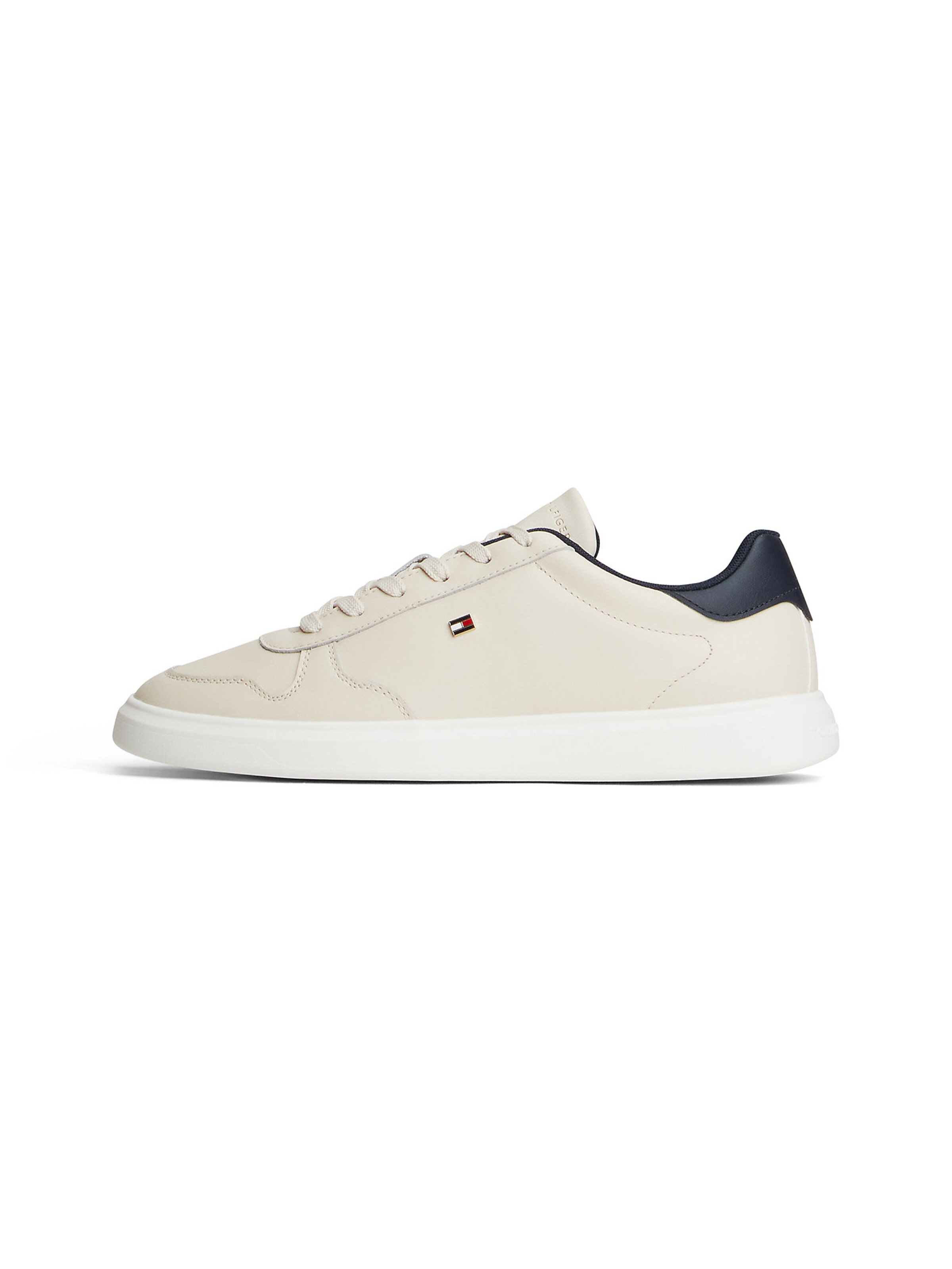 Baskets basses TOMMY HILFIGER en beige : devant