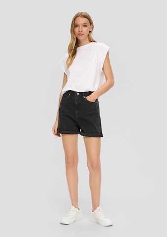 QS Regular Jeans in Schwarz