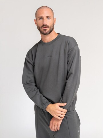 LOTUSCRAFTS Sportsweatshirt 'FEND'‌‌‌‌ in Grau