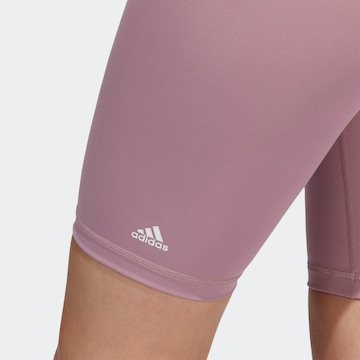 ADIDAS SPORTSWEAR Skinny Sportshorts in Lila