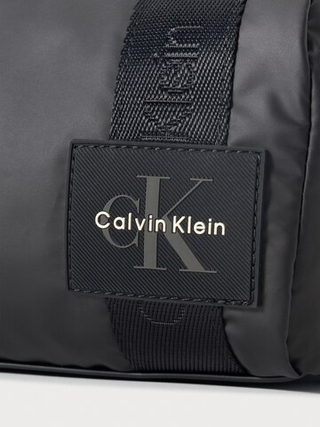 Geantă de umăr de la Calvin Klein pe negru