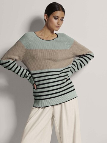 MADELEINE Trui in Groen: voorkant