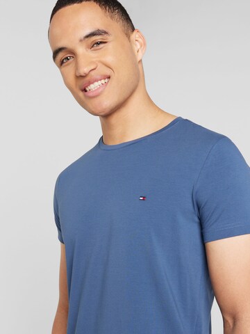 TOMMY HILFIGER Slim Fit T-Shirt in Blau