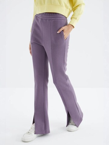 Pantaloni di Tommy Life in lilla: frontale
