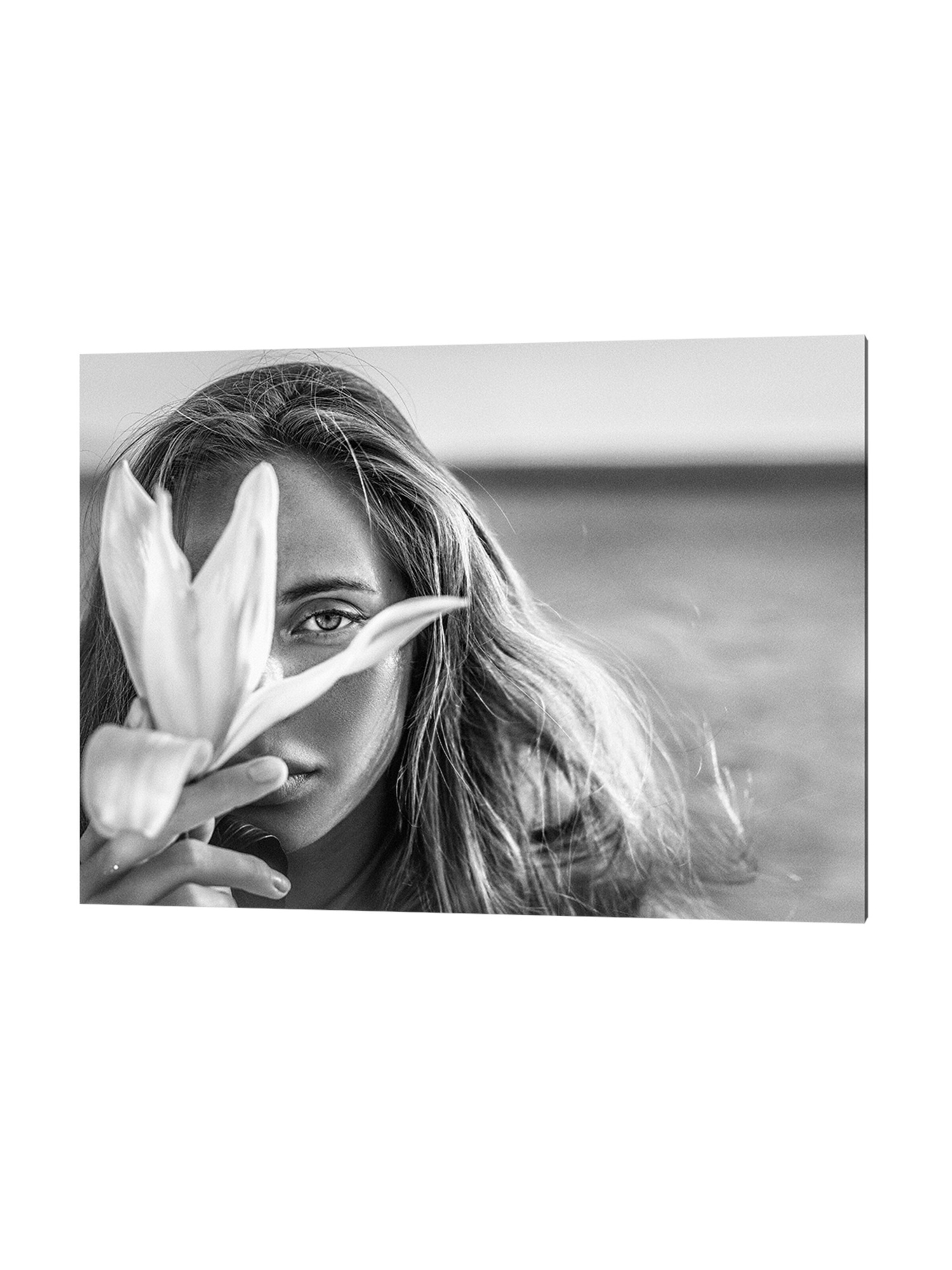 Liv Corday Image 'Zoom In' in Grey: front