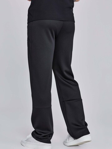 SikSilk Regular Workout Pants in Black