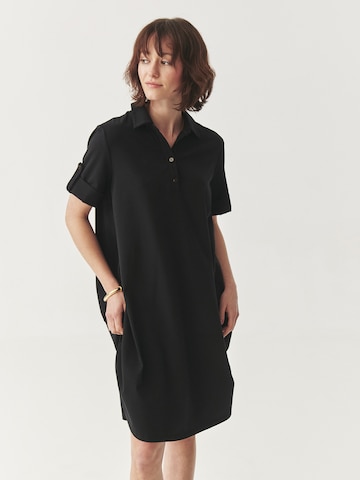 Rochie de la TATUUM pe negru: față
