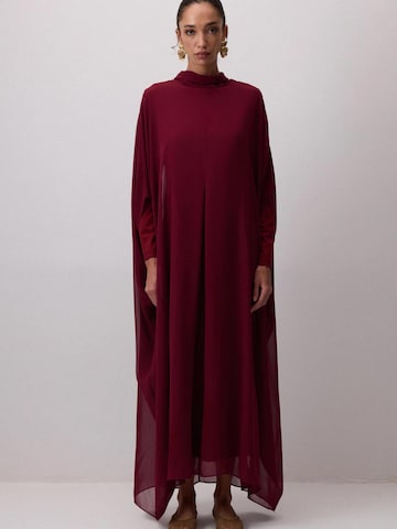 Touché Privé Kjole 'Bat Sleeve Chiffon Dress' i rød