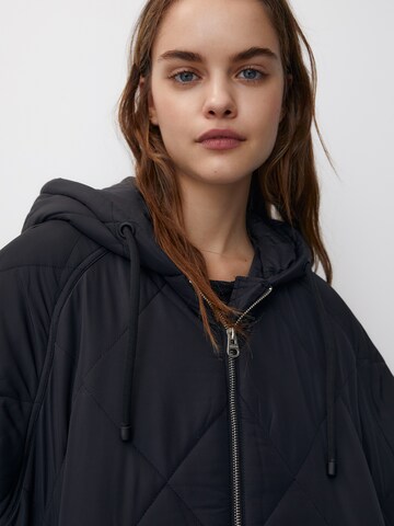 Pull&Bear Přechodný kabát – černá