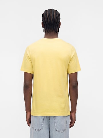 Nike Sportswear Regular fit Shirt 'CLUB' in Geel