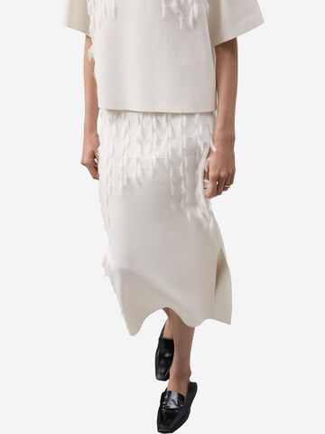 Gonna di Adolfo Dominguez in bianco: frontale
