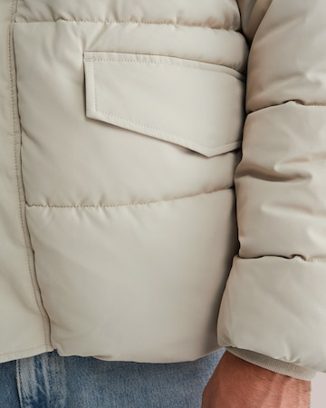 WE Fashion Tussenjas in Beige