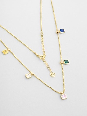 So Chic Necklace in Gold: front