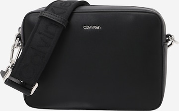 Calvin Klein Umhängetasche in Schwarz: Vorderseite