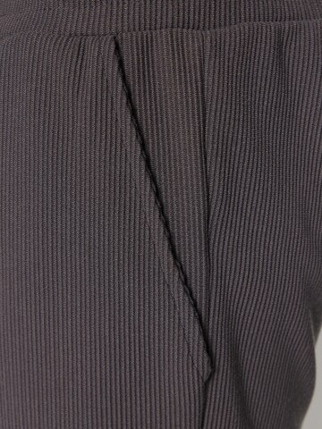 Trendyol - regular Pantalón en gris