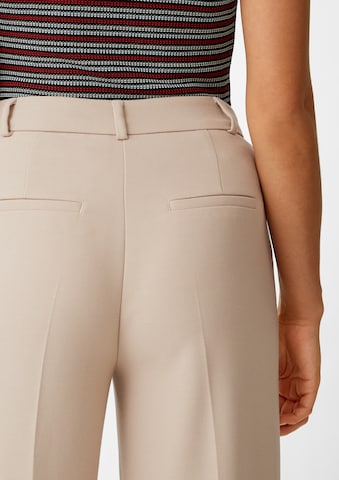Wide leg Pantaloni con piega frontale di COMMA in beige